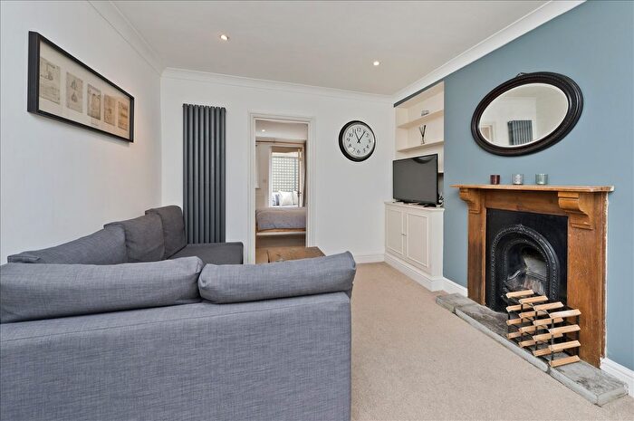 1 Bedroom Flat To Rent In Stowe Road, Shepherd's Bush, W12
