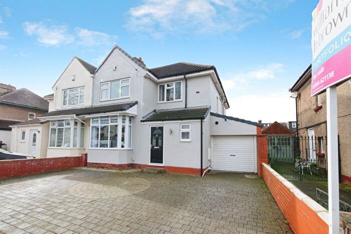 4 Bedroom Semi Detached House For Sale In Fifth Avenue, York, YO31