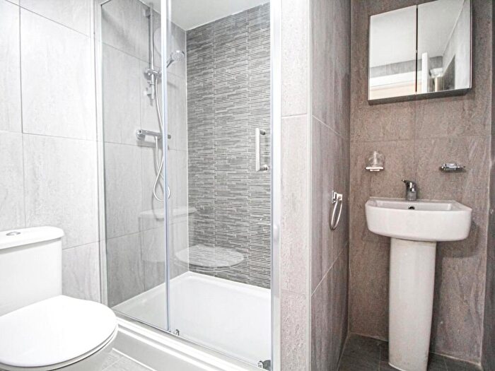 2 Bedroom Apartment To Rent In Apt, Pavilion House #, HG1