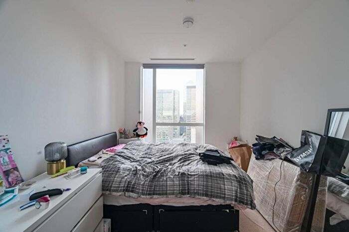 2 Bedroom Flat To Rent In Maine Tower, , Docklands, London, E14