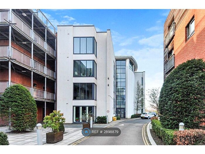 2 Bedroom Flat To Rent In Wilmslow Road, Manchester, M20