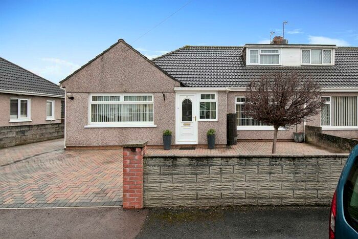 3 Bedroom Semi-Detached House For Sale In Hawthorn Drive, South Cornelly, Bridgend, CF33