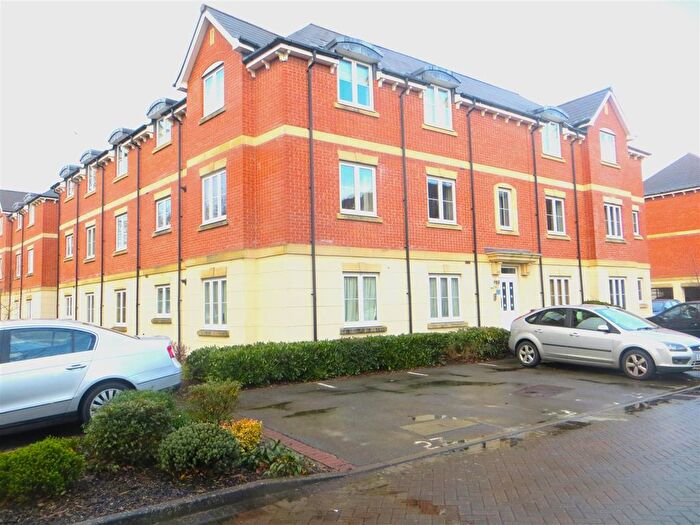 2 Bedroom Flat For Sale In Collingtree Court, Solihull, B92