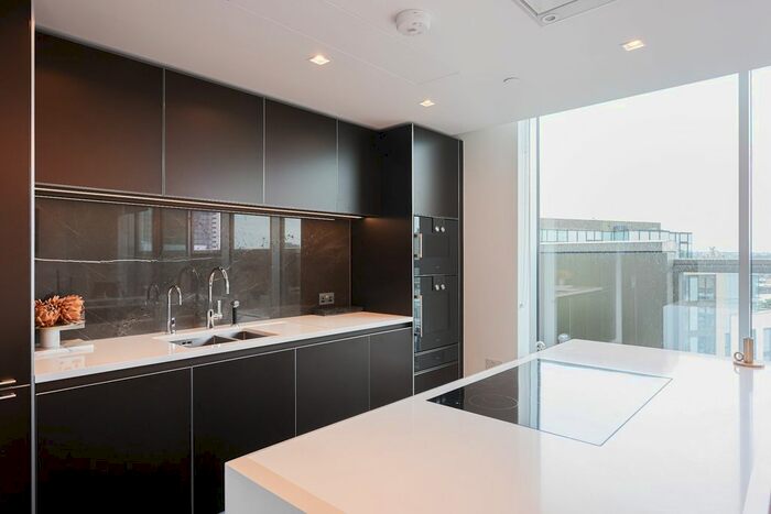 3 Bedroom Flat To Rent In Lillie Square, Columbia Gardens, Earls Court, West Brompton, SW6