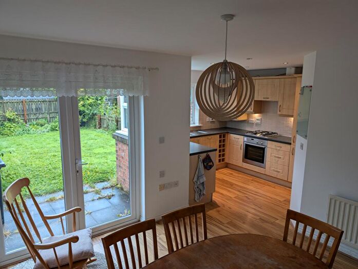 4 Bedroom House To Rent In Herons Court, Gilesgate, Durham, DH1