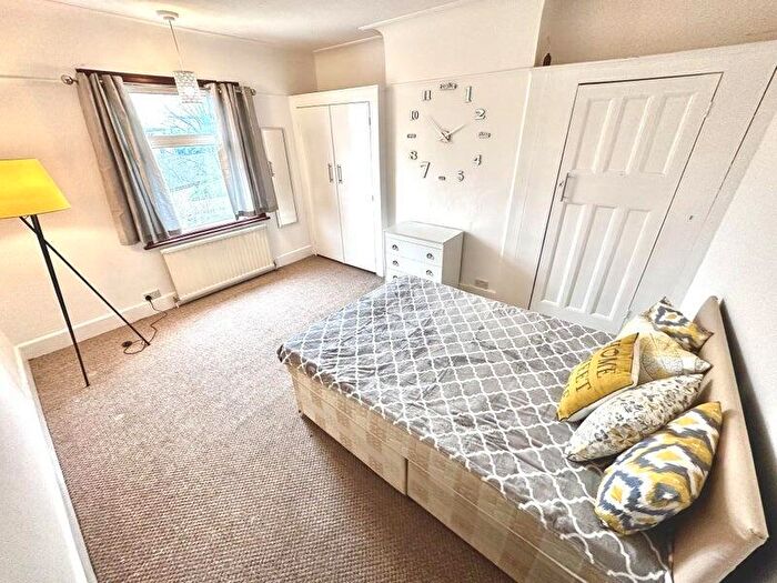 1 Bedroom House To Rent In West Avenue, London, NW4