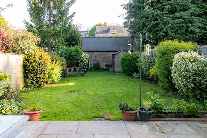 4 Bedroom Detached House For Sale In Warren Road, Reigate, RH2