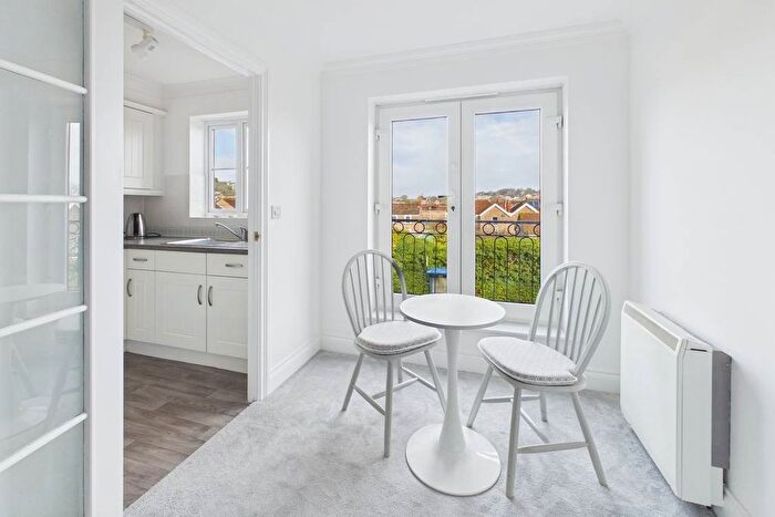 2 Bedroom Flat For Sale In Brampton Way, Portishead, Bristol, BS20