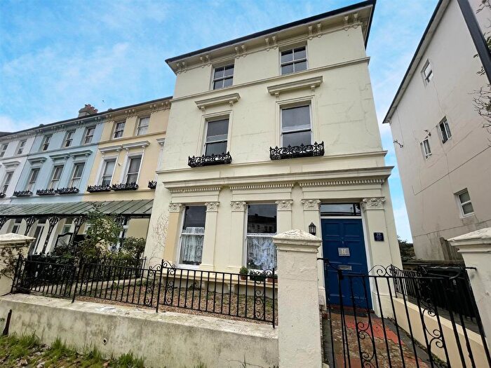 1 Bedroom Flat To Rent In Upperton Gardens, Eastbourne, BN21