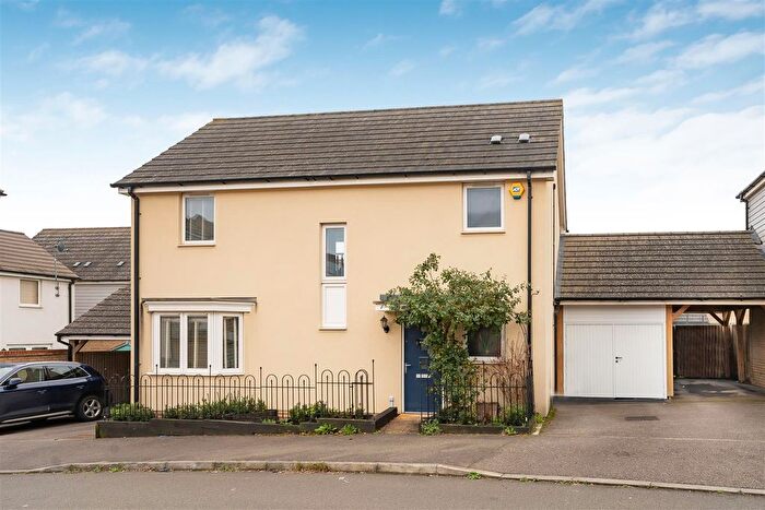 3 Bedroom Property For Sale In Madura Gardens, Whitehouse, Milton Keynes, MK8