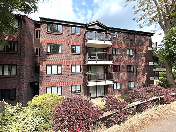 1 Bedroom Flat For Sale In Whitehaven Close, Bromley, BR2
