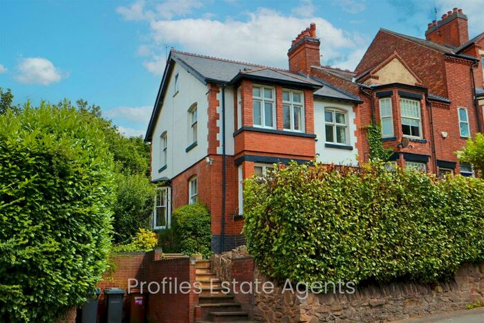 4 Bedroom Semi-Detached House To Rent In Hollycroft, Hinckley, LE10