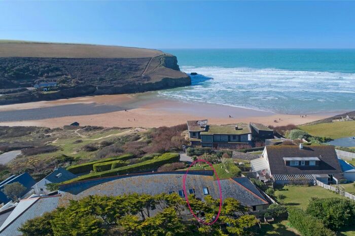 1 Bedroom Flat For Sale In White Lodge, Mawgan Porth, TR8