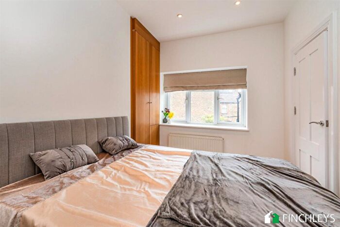2 Bedroom Apartment To Rent In High Road, London, N2