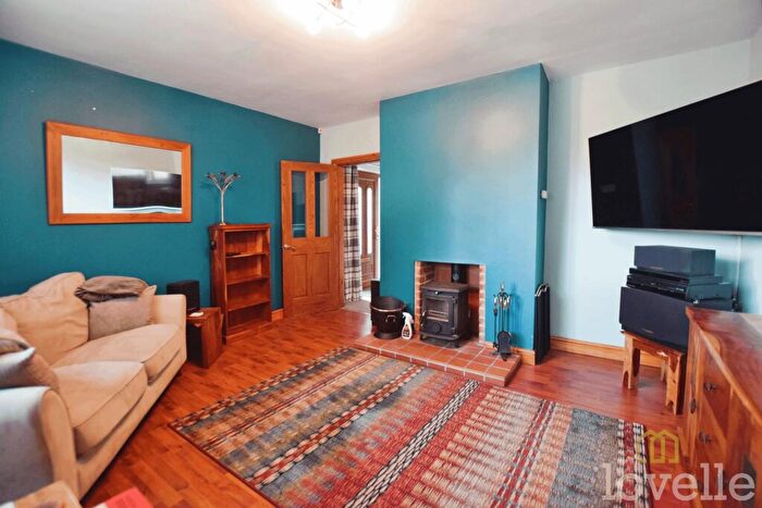 3 Bedroom Semi-Detached Bungalow For Sale In Stockwith Road, Walkerith, DN21