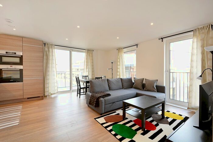 2 Bedroom Flat To Rent In Whiting Way, London, SE16