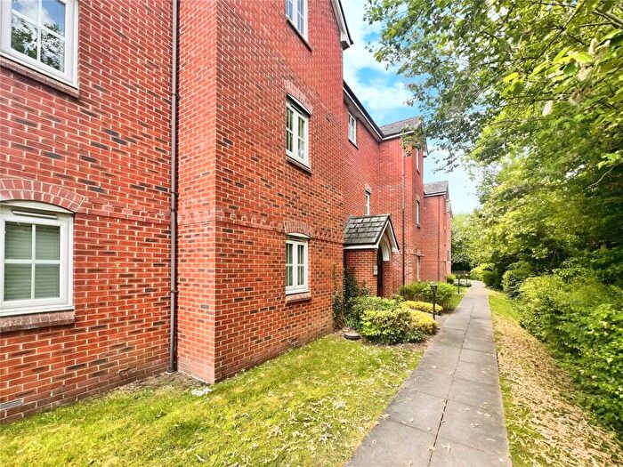 2 Bedroom Flat For Sale In Hendeley Court, Burton-on-Trent, Staffordshire, DE14