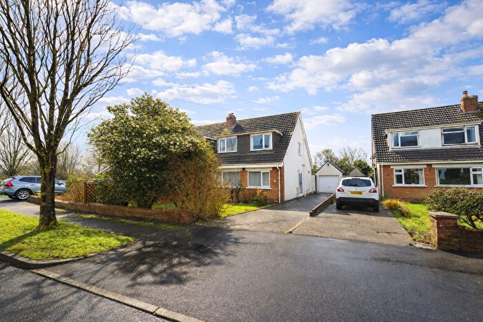 3 Bedroom Semi Detached House For Sale In Clos Cromwell, Rhiwbina, Cardiff, CF14