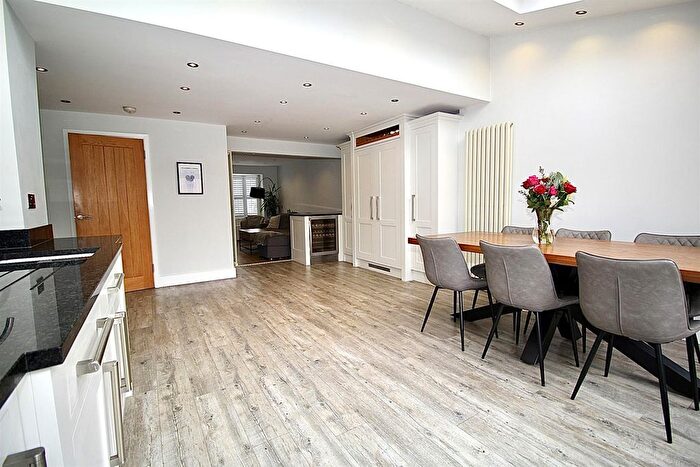 4 Bedroom Semi-Detached House To Rent In Lucern Close, Hammond Street, Cheshunt, Waltham Cross, EN7