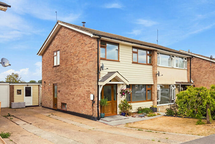 3 Bedroom Semi-Detached House For Sale In Coombes Grove, Rochford, SS4
