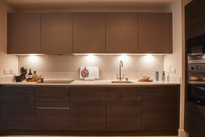2 Bedroom Apartment To Rent In Rochdale Road, Manchester, Greater Manchester, M4