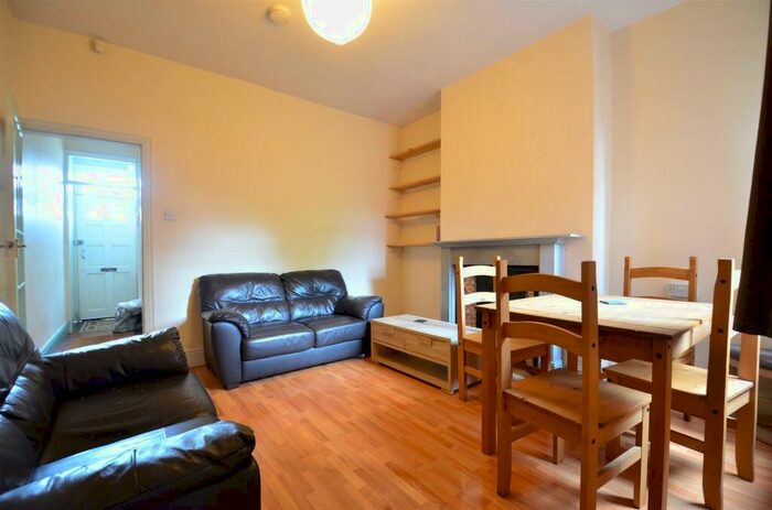 4 Bedroom Terraced House To Rent In / Academic Year Lovely Double Bedroom Student House, Warwards Lane, Selly Oak, Free Ultrafast M Broadband, B29