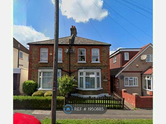 3 Bedroom Semi-Detached House To Rent In Highfield Road, Sutton, SM1