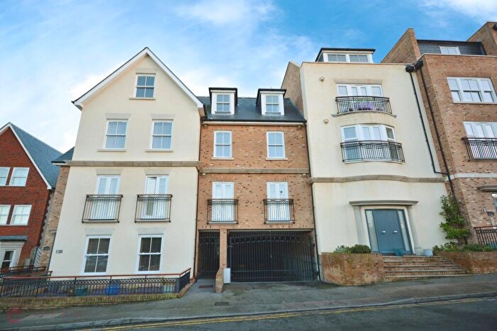 2 Bedroom Flat For Sale In Vere Road, Broadstairs, CT10