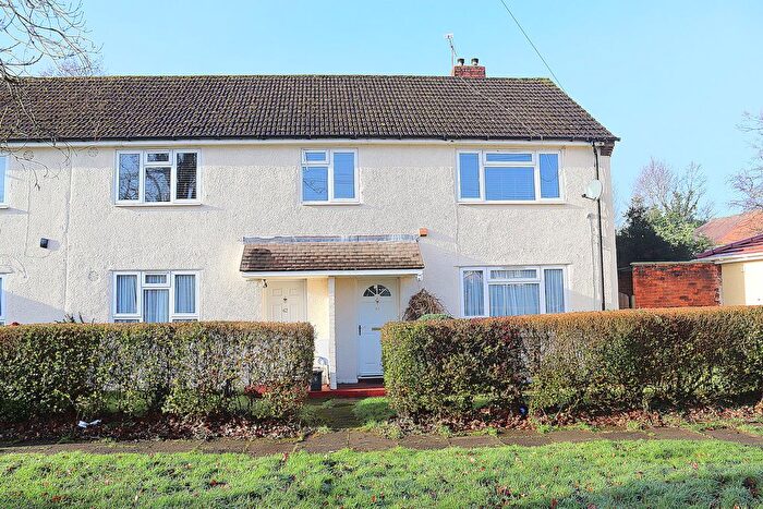 2 Bedroom Maisonette For Sale In Sand Hill, Farnborough, GU14