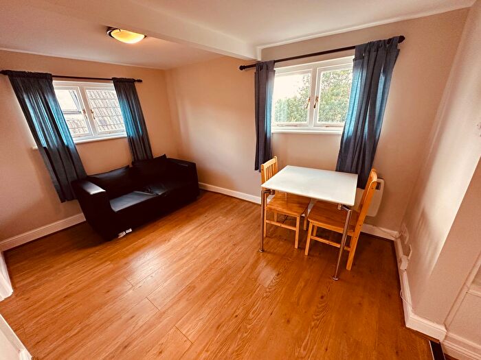 1 Bedroom Flat To Rent In Queens Avenue, London, N10