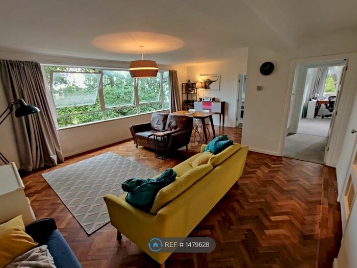 2 Bedroom Flat To Rent In Farquhar Road, London, SE19