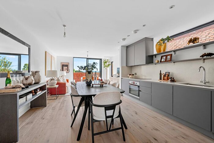 1 Bedroom Flat For Sale In Cottenham Park Road, Wimbledon, SW20