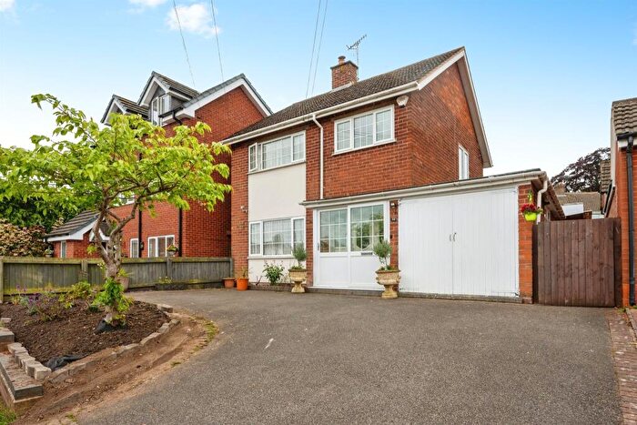 4 Bedroom Detached House For Sale In Willow Road, Bromsgrove, B61