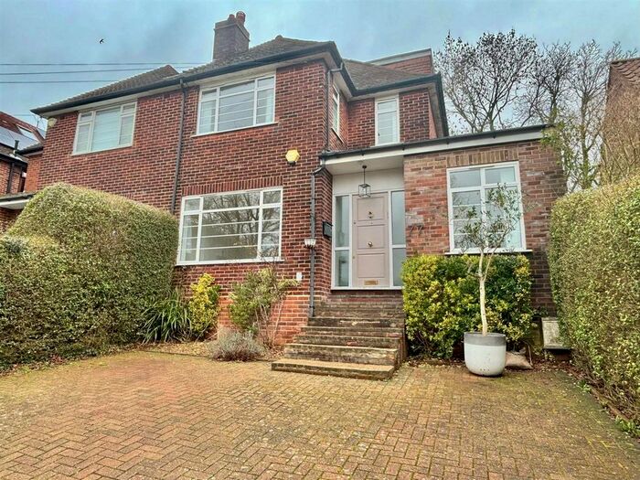 5 Bedroom Property To Rent In Sunnyfield, London, NW7