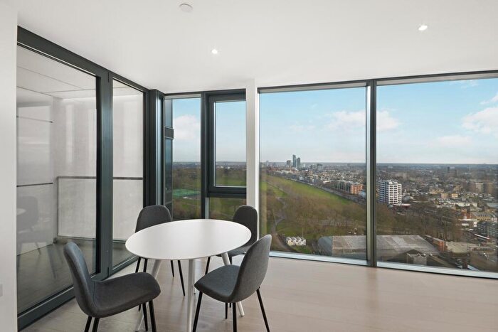 2 Bedroom Flat To Rent In City North Place London, N4