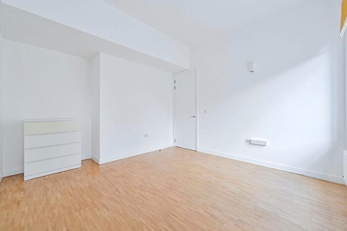 3 Bedroom Flat For Sale In Leather Lane, Clerkenwell, London, EC1N - Photo 9