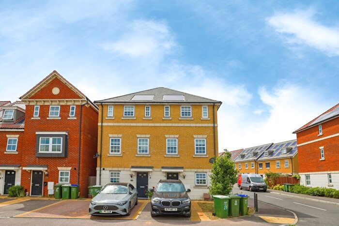 4 Bedroom Semi-Detached House For Sale In Richmer Road, Erith, DA8