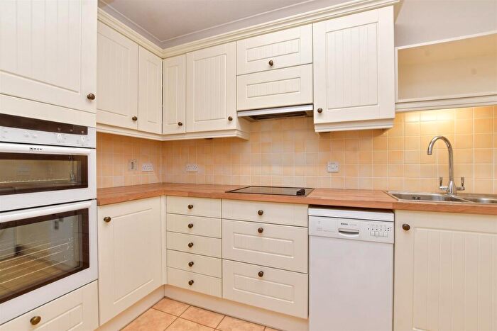 1 Bedroom Apartment For Sale In Wray Park Road, Reigate, Surrey, RH2