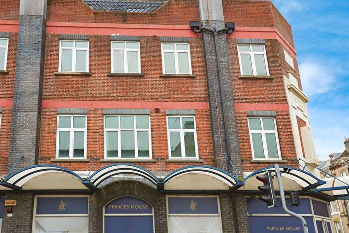 1 Bedroom Flat To Rent In Princes Street, Dorchester, DT1