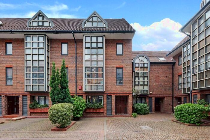 4 Bedroom Semi-Detached House To Rent In Windsor Way, London, W14