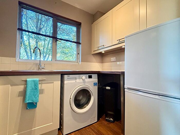 1 Bedroom Maisonette To Rent In Bembridge, Netley Abbey, SO31