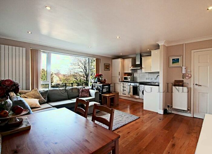 2 Bedroom Apartment To Rent In Bycullah Road, Enfield, Middlesex, EN2