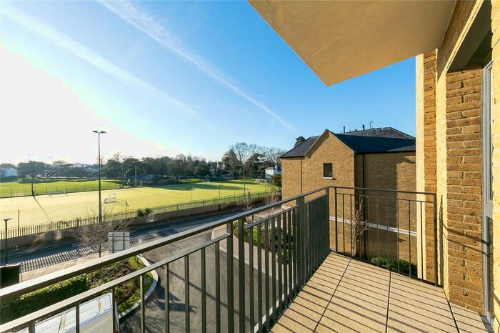 3 Bedroom Flat To Rent In Pinewood Gardens, Teddington, TW11