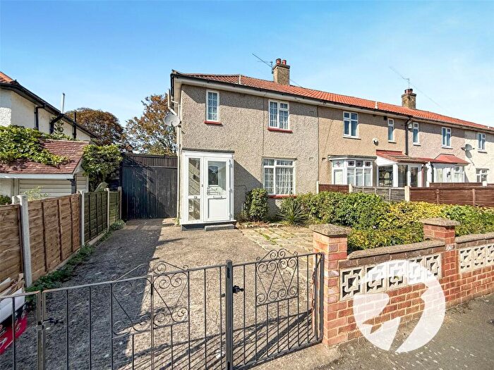 3 Bedroom End Of Terrace House For Sale In Penford Gardens, London, SE9