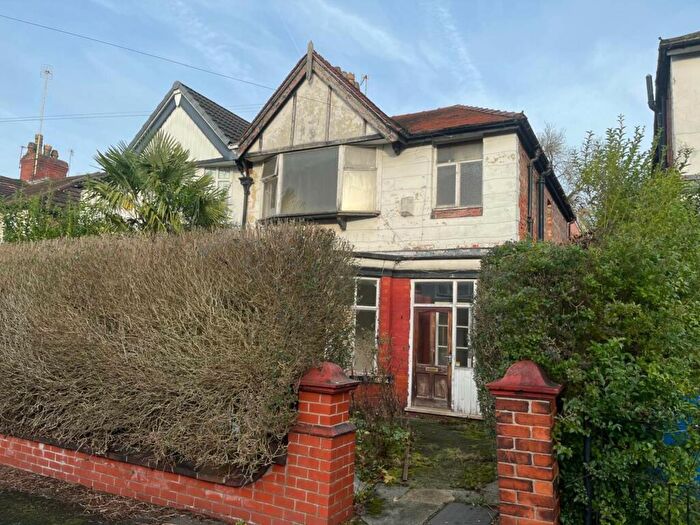 3 Bedroom Semi-Detached House For Sale In Winchester Avenue, Prestwich, M25