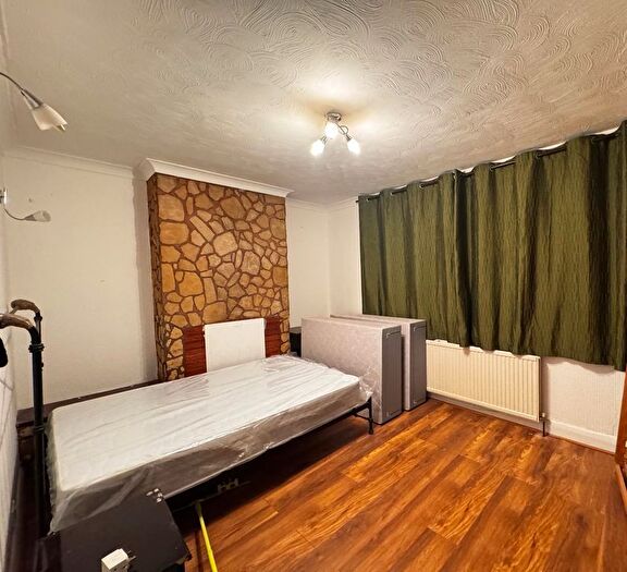 4 Bedroom Flat To Rent In Kenton Road, Harrow, HA3