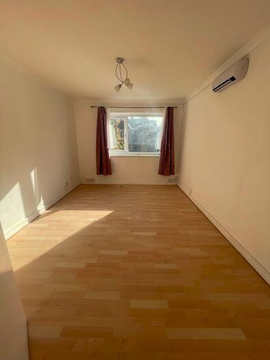 1 Bedroom Flat To Rent In Park Road, Wallington, SM6