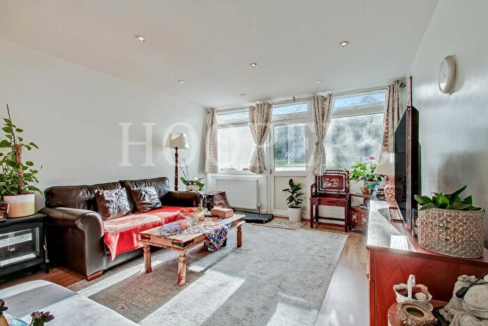 2 Bedroom Duplex For Sale In Ainsworth Close, London, NW2