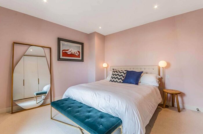2 Bedroom Flat To Rent In Wadeson Street, Bethnal Green, London, E2