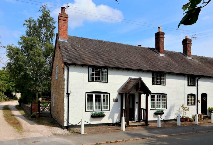 3 Bedroom End Of Terrace House To Rent In Main Street, King's Newton, DE73